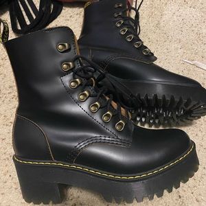 Doc Martens sz. 7 women’s platform boots